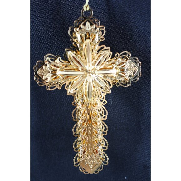 Danbury Mint 2006 Cross Ornament With Intricate Floral Design - Picture 3 of 3